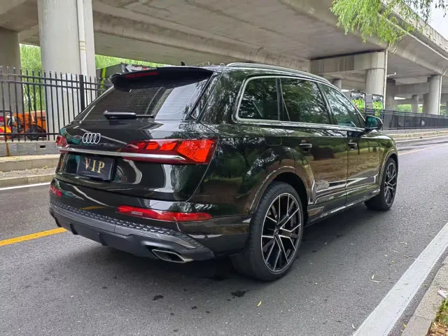 Audi Q7 — Фото автомобиля 4