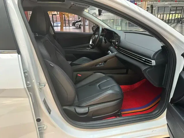 Hyundai Elantra — Фото автомобиля 19