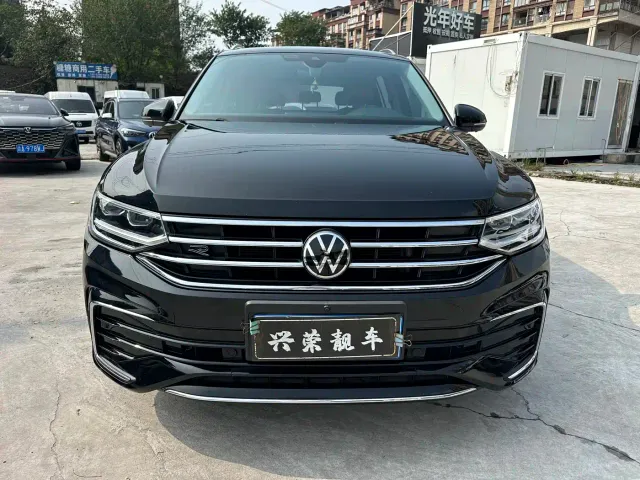 Volkswagen Tiguan L — Фото автомобиля 2