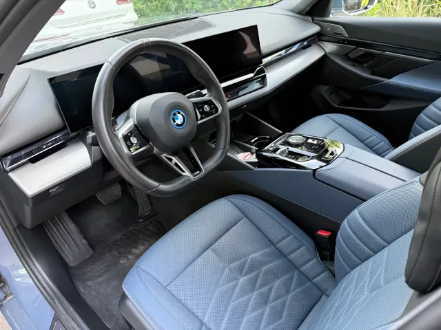 BMW i5 — Фото автомобиля 3