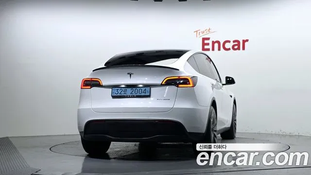 Tesla Model Y — Фото автомобиля 4