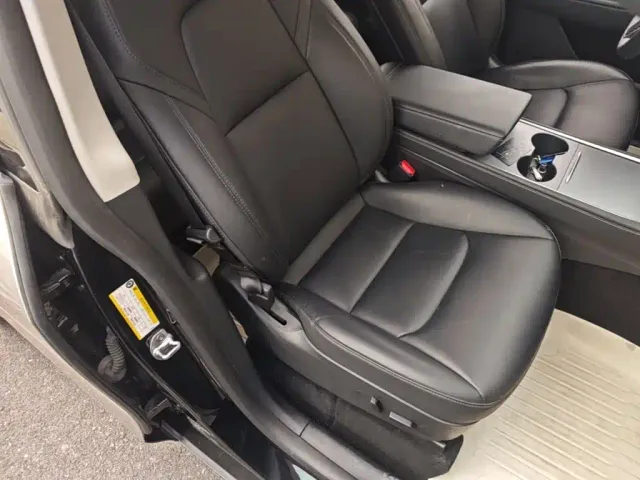 Tesla Model Y — Фото автомобиля 24