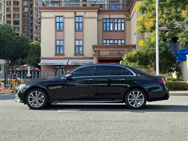 Mercedes-Benz E-Class — Фото автомобиля 17
