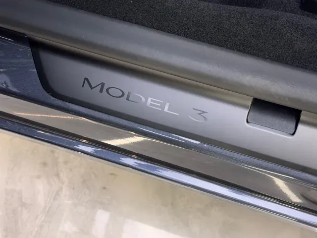 Tesla Model 3 — Фото автомобиля 15