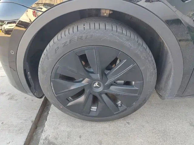 Tesla Model Y — Фото автомобиля 22