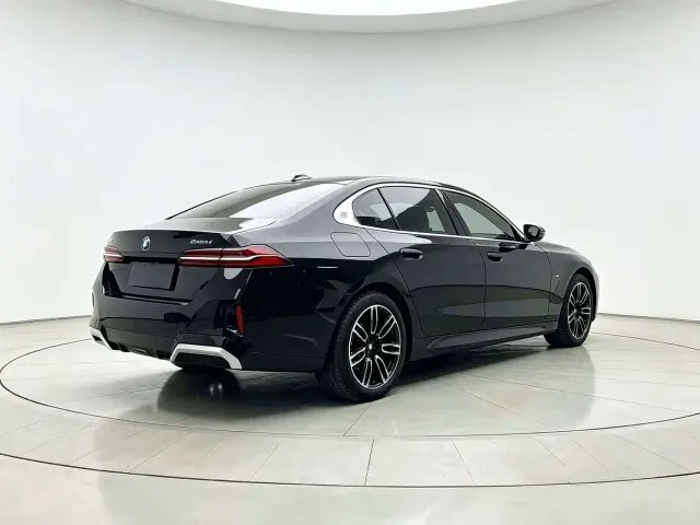 BMW 5 Series — Фото автомобиля 6
