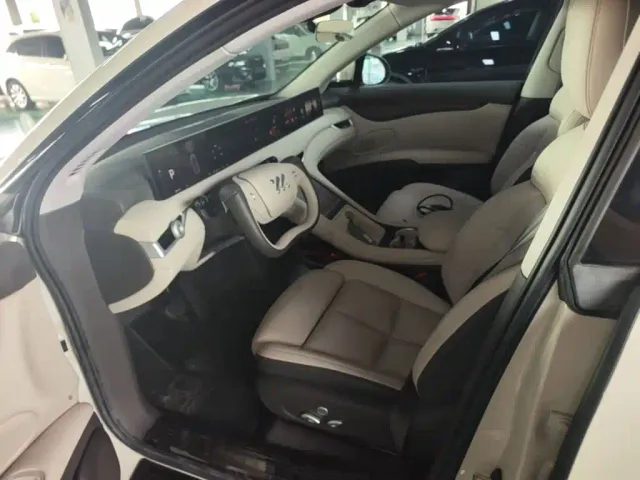 IM Motors LS6 — Фото автомобиля 14