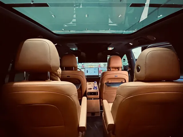 Li Auto i8 — Фото автомобиля 24