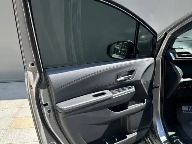 Toyota Sienna — Фото автомобиля 14