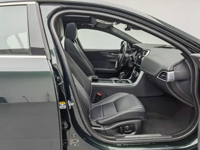 Jaguar XEL — Фото автомобиля 23