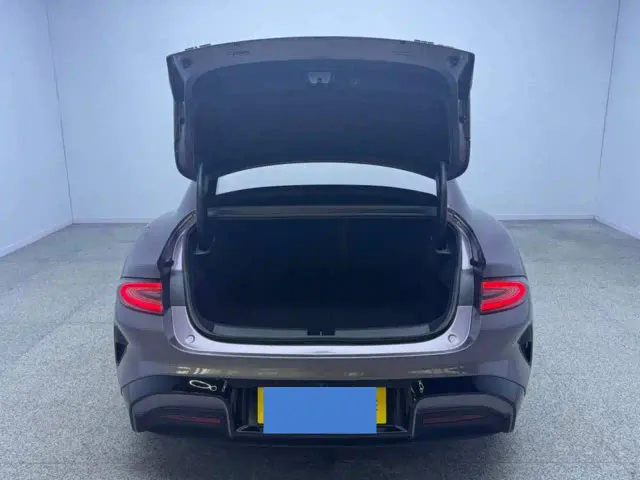 Xiaomi SU7 — Фото автомобиля 11