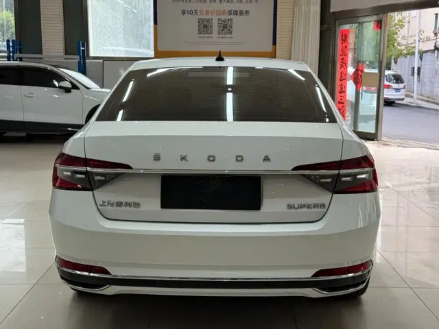 Skoda Superb — Фото автомобиля 5