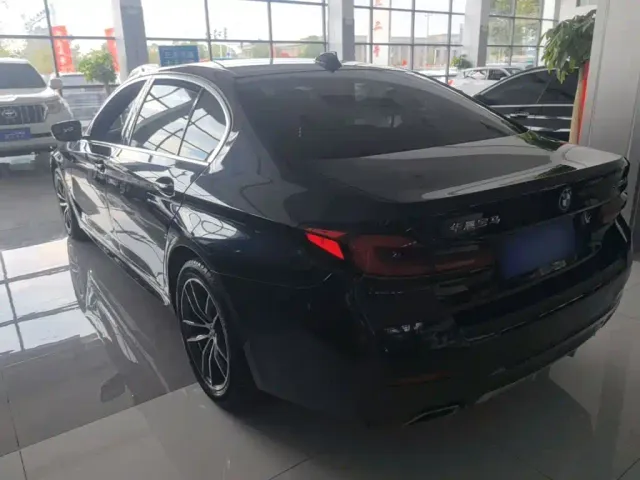 BMW 5 Series — Фото автомобиля 4