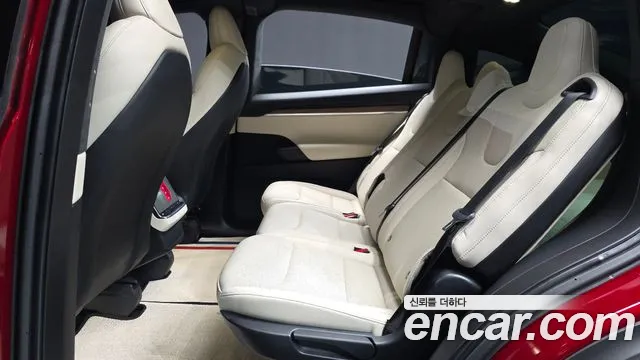 Tesla Model X — Фото автомобиля 18