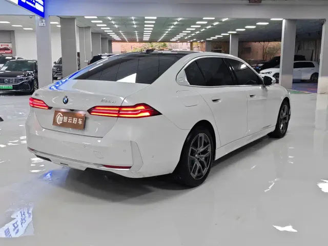 BMW 5 Series — Фото автомобиля 9