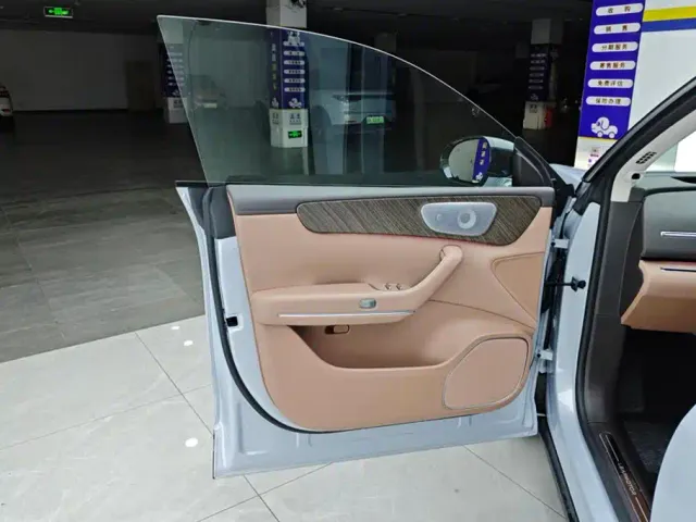 Leapmotor C11 — Фото автомобиля 7