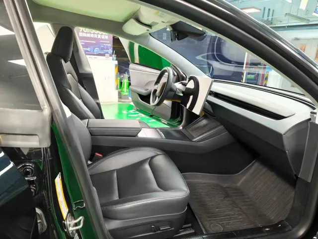 Tesla Model 3 — Фото автомобиля 7