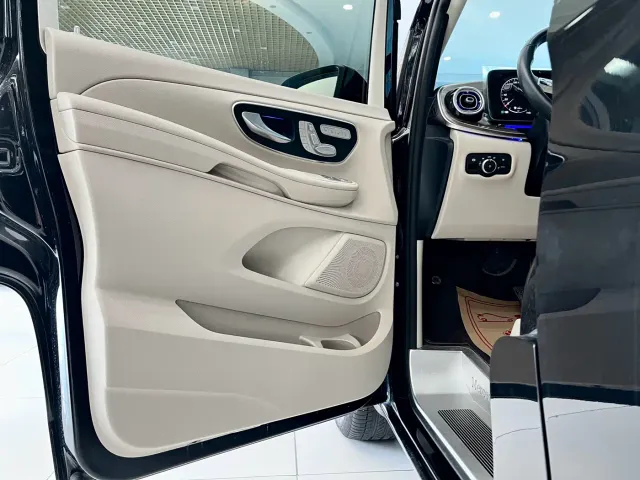 Mercedes-Benz V-Class — Фото автомобиля 24