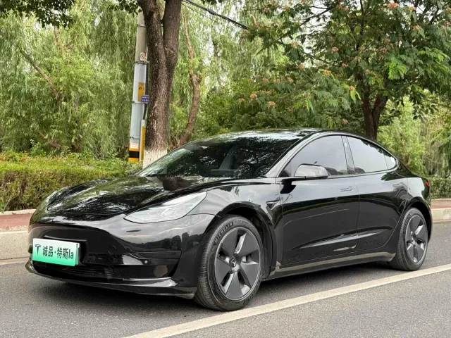 Фотография автомобиля — Tesla Model 3