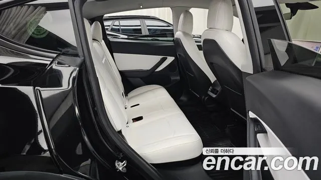 Tesla Model Y — Фото автомобиля 17
