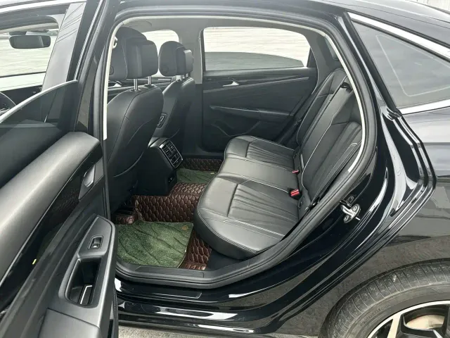 Volkswagen Passat — Фото автомобиля 12