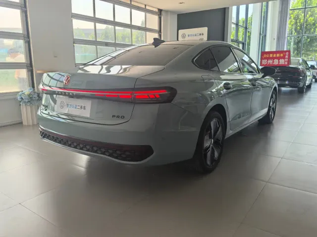 Volkswagen Passat — Фото автомобиля 14
