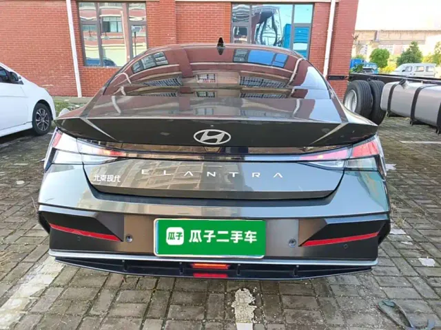 Hyundai Elantra — Фото автомобиля 5