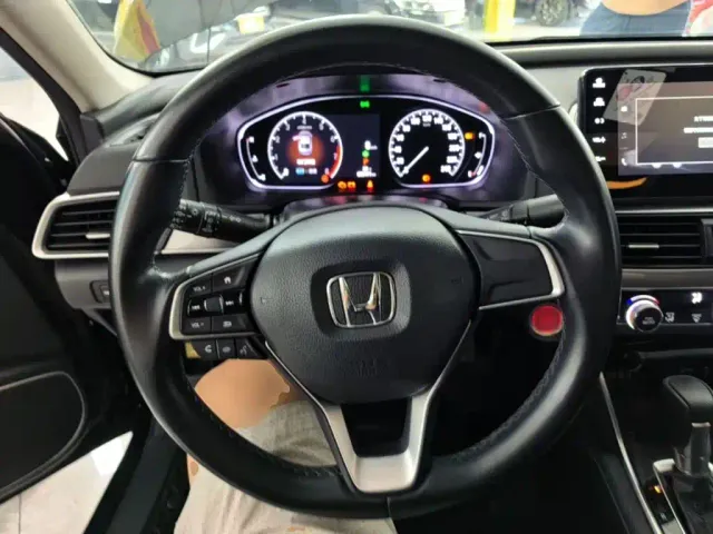 Honda Accord — Фото автомобиля 10
