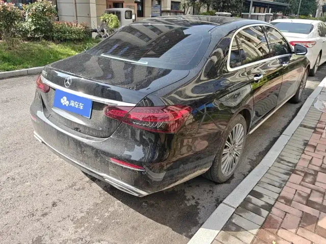 Mercedes-Benz E-Class — Фото автомобиля 3