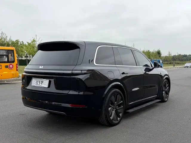 Li Auto L9 — Фото автомобиля 9