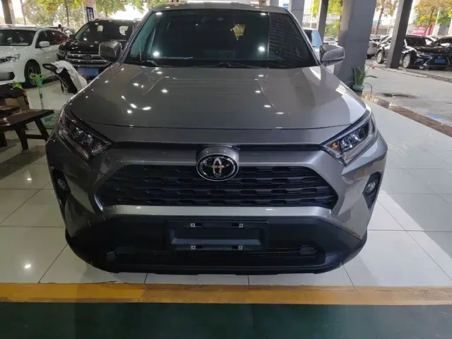 Toyota RAV4 — Фото автомобиля 3