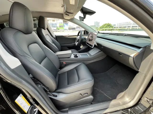 Tesla Model Y — Фото автомобиля 8