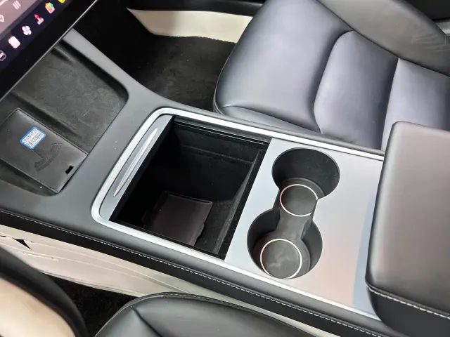 Tesla Model 3 — Фото автомобиля 29