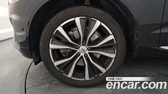 Вольво XC60 — Фото автомобиля 4