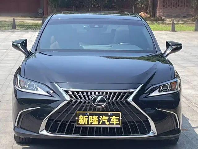 Lexus ES — Фото автомобиля 2