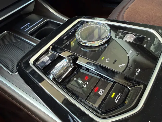 BMW 7 Series — Фото автомобиля 8