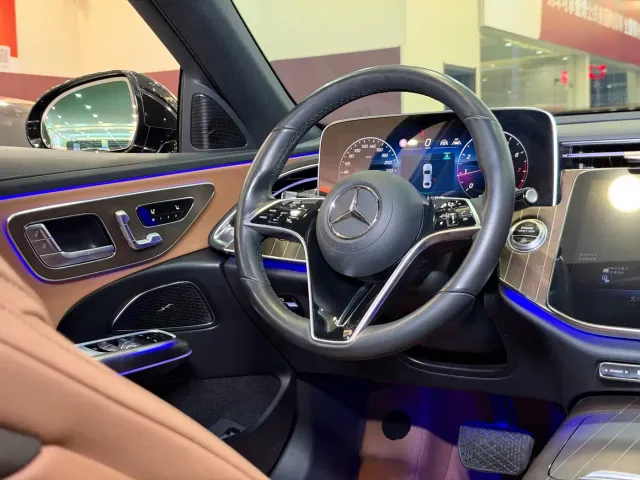 Mercedes-Benz E-Class — Фото автомобиля 18