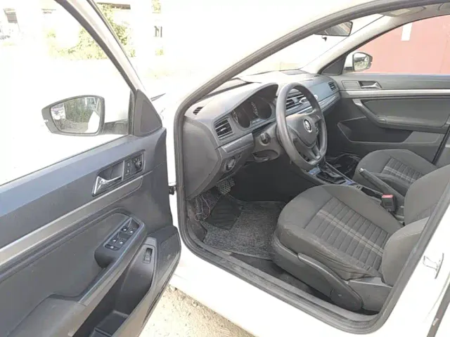 Volkswagen Lavida — Фото автомобиля 15