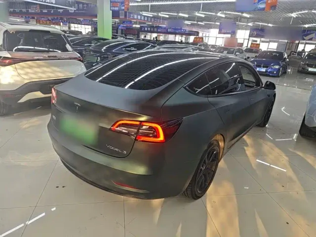 Tesla Model 3 — Фото автомобиля 6