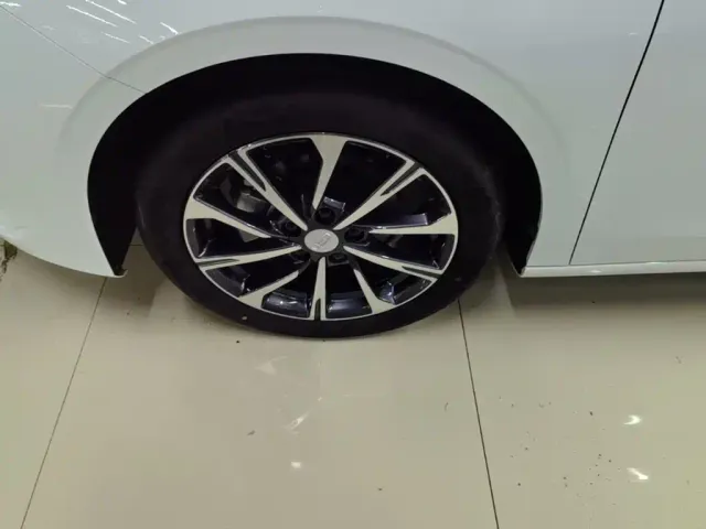 Geely Emgrand — Фото автомобиля 22