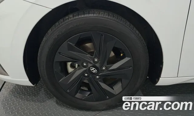 Hyundai Avante CN7 — Фото автомобиля 5
