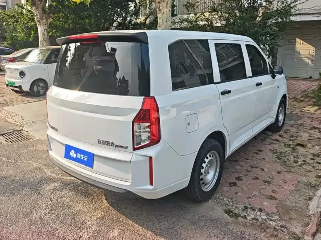 Wuling Hongguang Plus — Фото автомобиля 3