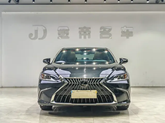 Lexus ES — Фото автомобиля 2