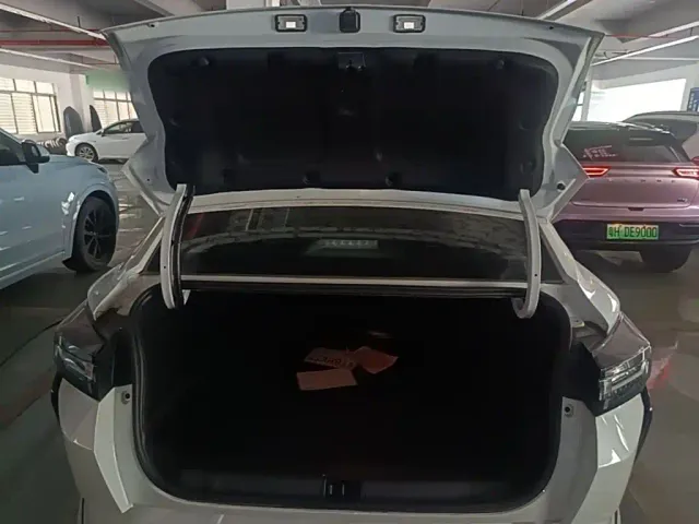 Dongfeng Yixuan — Фото автомобиля 18