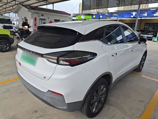 Geely Geometry C — Фото автомобиля 6