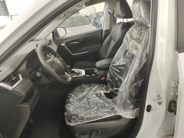 Toyota RAV4 — Фото автомобиля 14