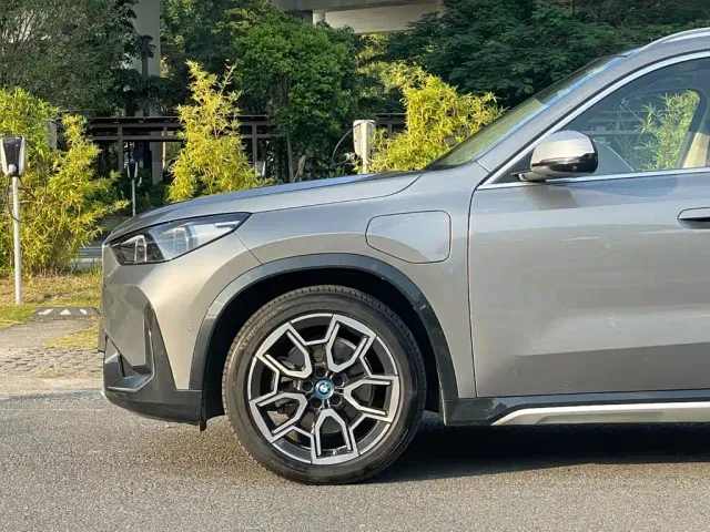 BMW iX1 — Фото автомобиля 4