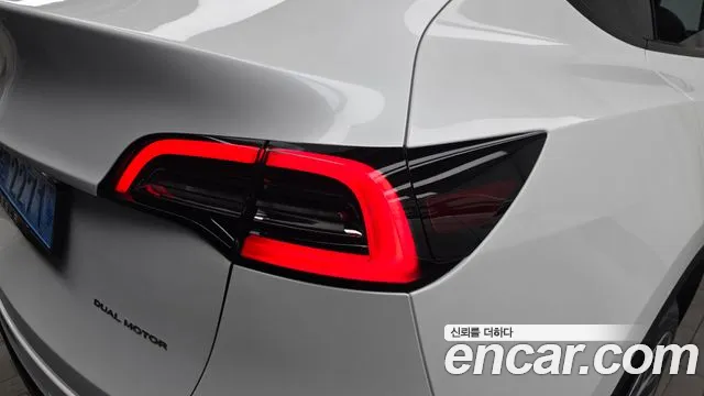 Tesla Model Y — Фото автомобиля 18