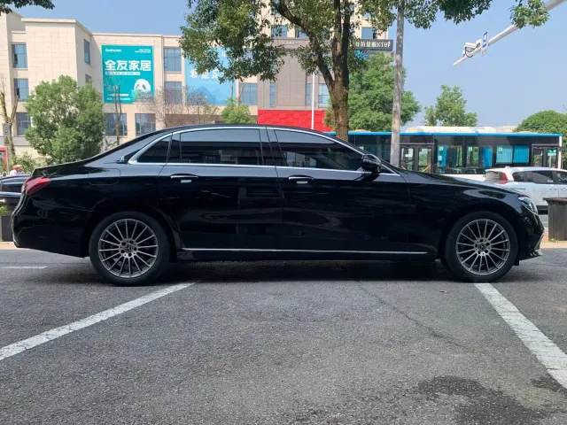 Mercedes-Benz E-Class — Фото автомобиля 4