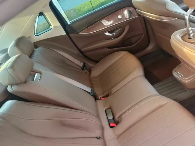 Mercedes-Benz E-Class — Фото автомобиля 6
